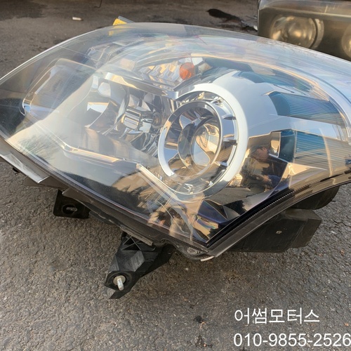깨끗한 09년 qm5 운전석 라이트 hid 제논타입 ( 3-g-2)